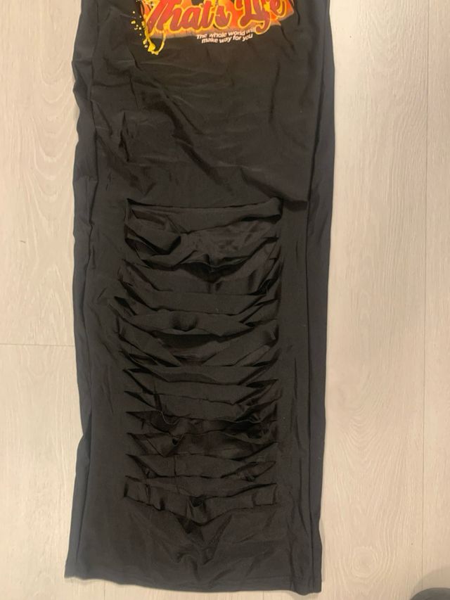 Vestido largo negro con rotos