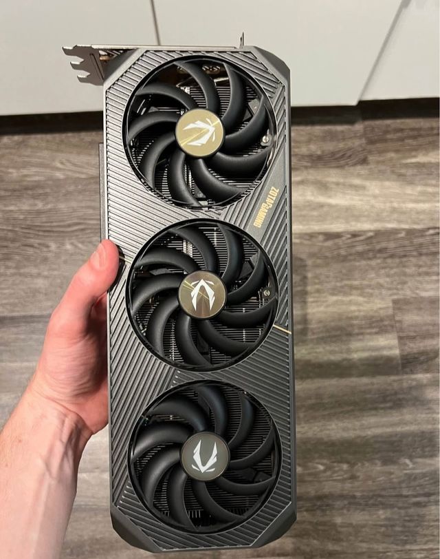 Zotac RTX 5080 Tarjeta Gráfica