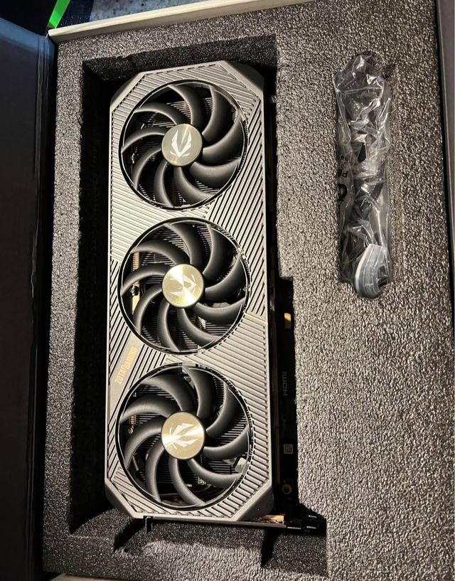 Zotac RTX 5080 Tarjeta Gráfica