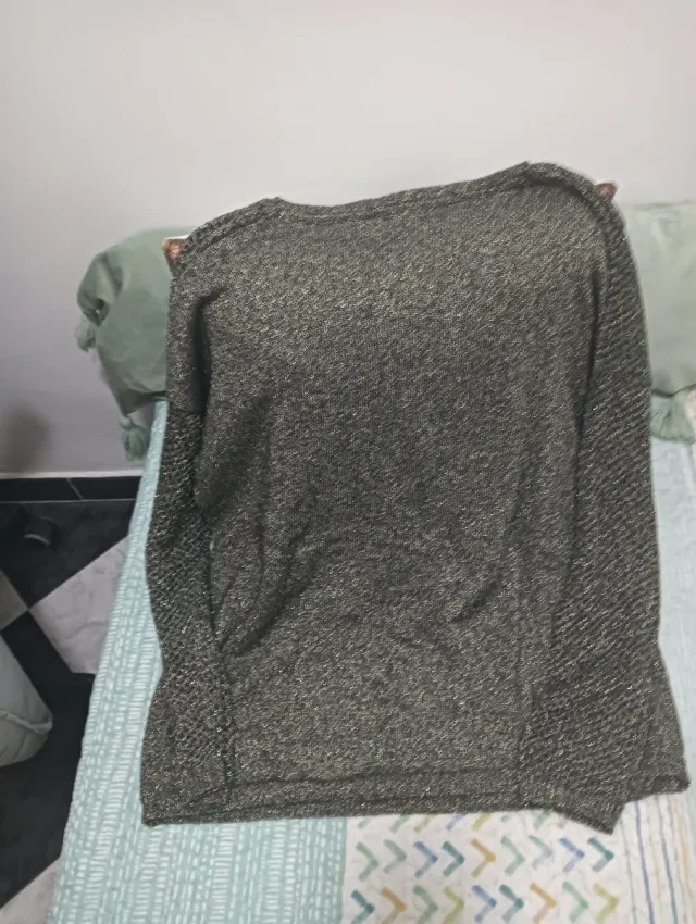 Jersey gris plateado brillante