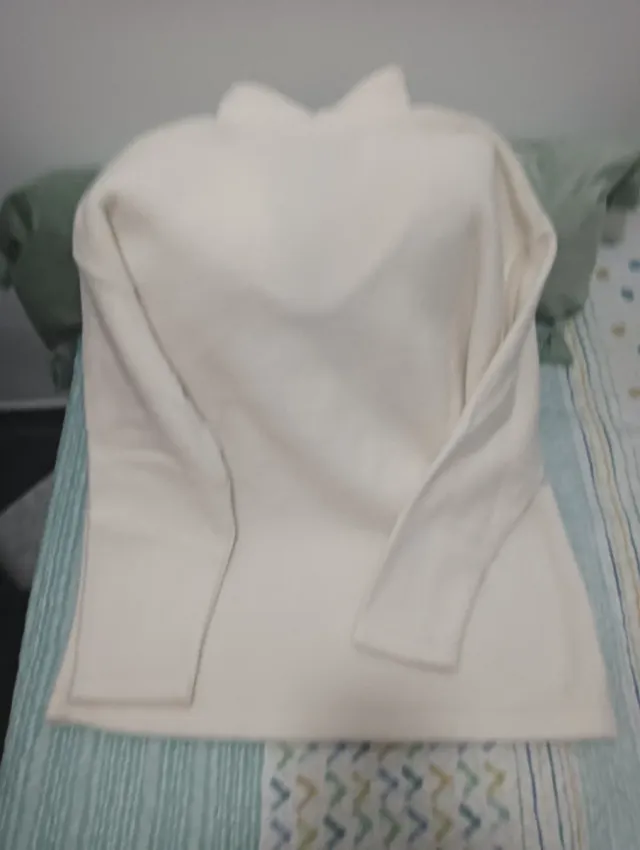 Sudadera blanca con cremallera