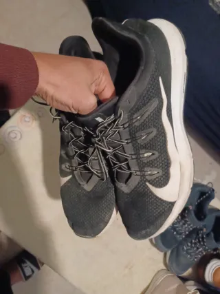 Zapatillas Nike Grises y Blancas