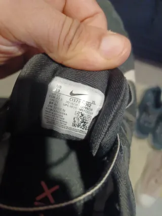 Zapatillas Nike Grises y Blancas