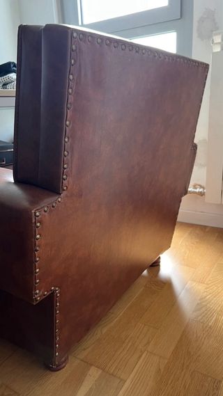 Sillón de piel marrón