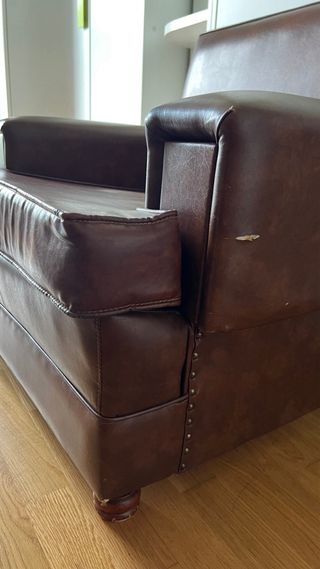 Sillón de piel marrón