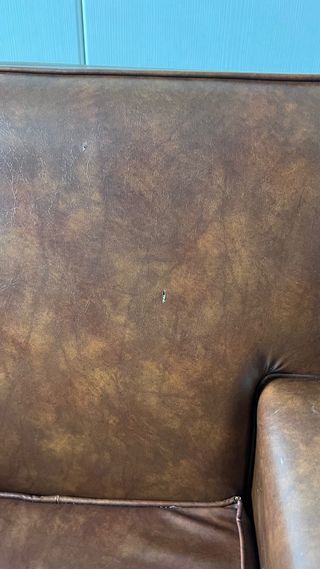 Sillón de piel marrón