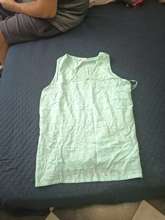 Camiseta verde sin mangas