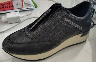 Zapatos negros de piel marca 24 h