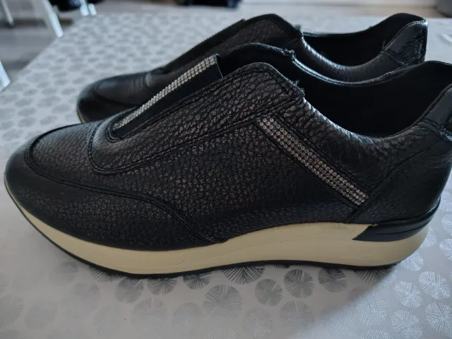 Zapatos negros de piel marca 24 h