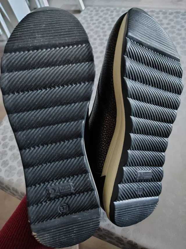 Zapatos negros de piel marca 24 h