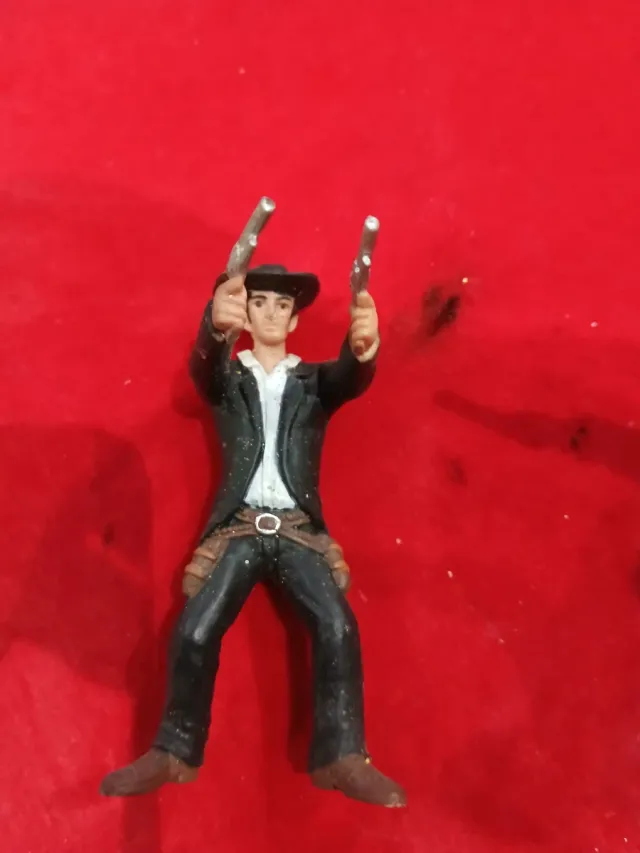 2 Figuras Vaqueros Plástico Duro