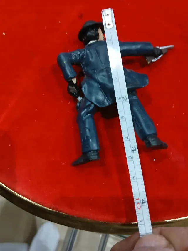 2 Figuras Vaqueros Plástico Duro