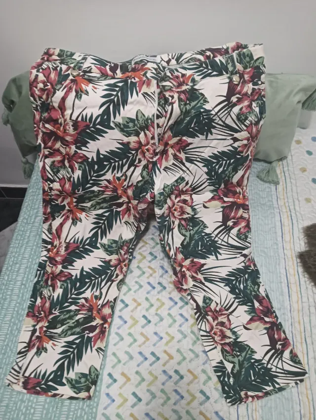 Pantalón pirata estampado floral
