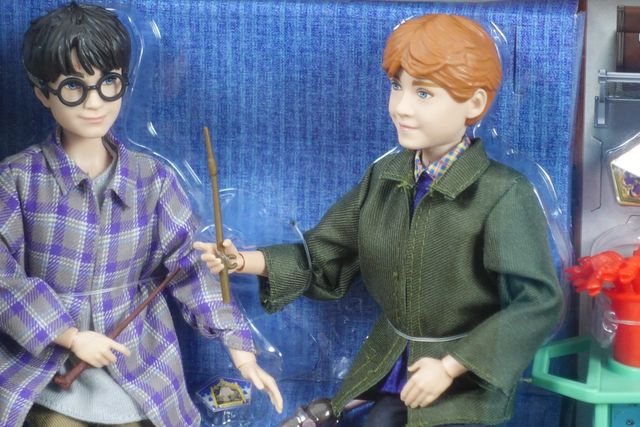 Harry Potter e Ron no comboio de Hogwarts + carro