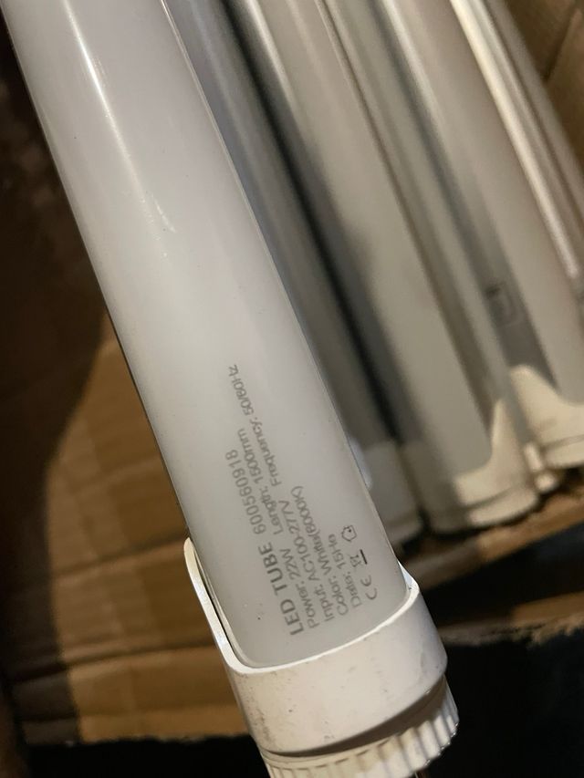 Tubos fluorescentes largos led.