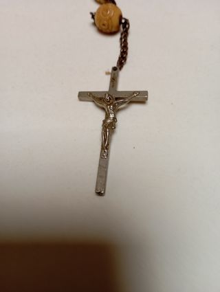 Rosario de cuentas y reliquia