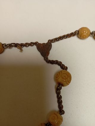 Rosario de cuentas y reliquia