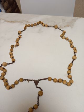 Rosario de cuentas y reliquia
