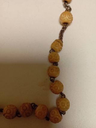 Rosario de cuentas y reliquia