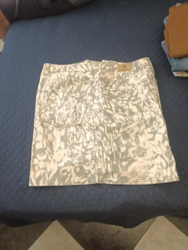 Falda vaquera estampada