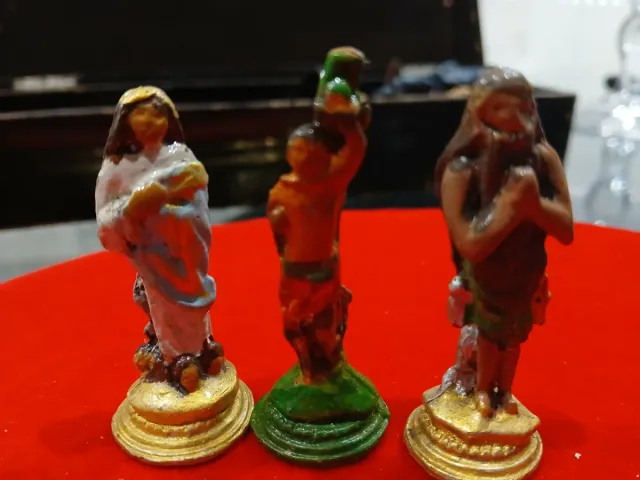 Lote 3 figuras religiosas plomo miniaturas