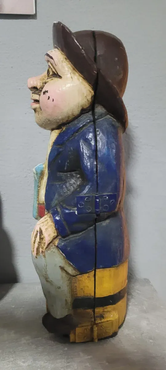 Figura de madera antigua botellero