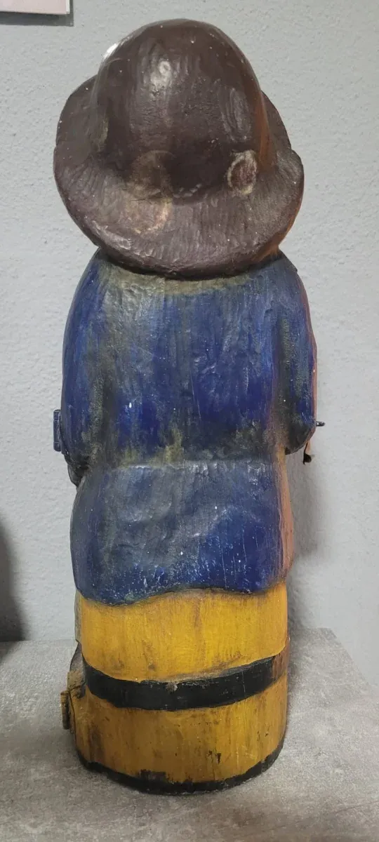 Figura de madera antigua botellero
