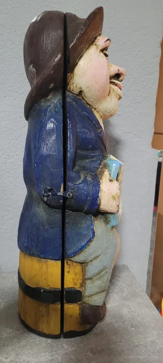 Figura de madera antigua botellero