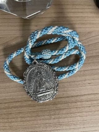 Medalla Antigua con Cordón Azul y Blanco