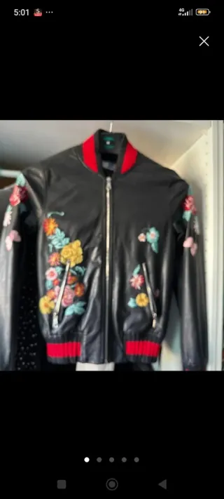 Chaqueta cuero artificial bordada flores