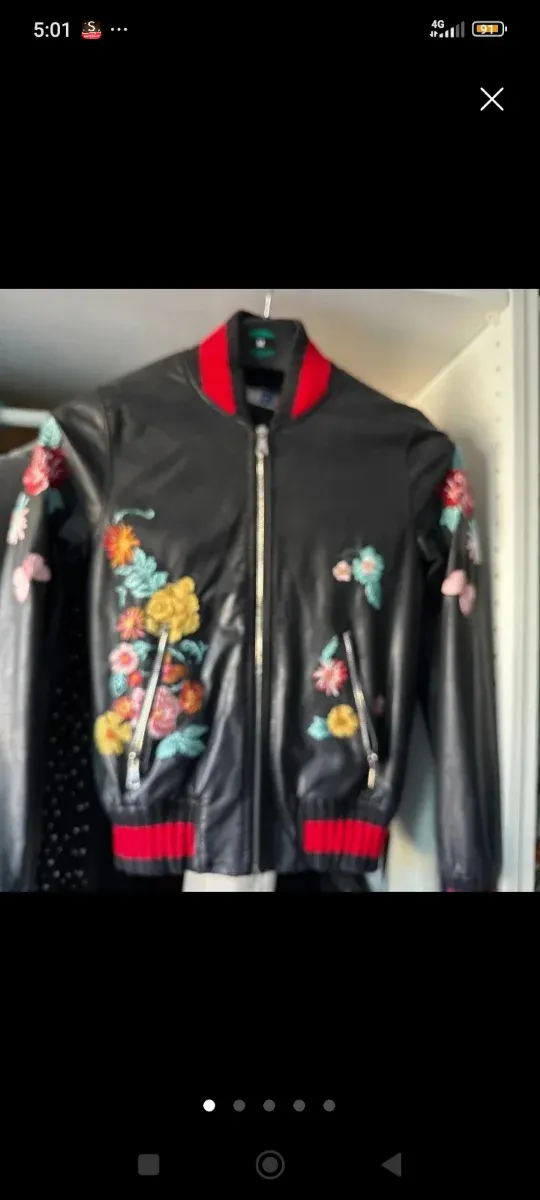 Chaqueta cuero artificial bordada flores