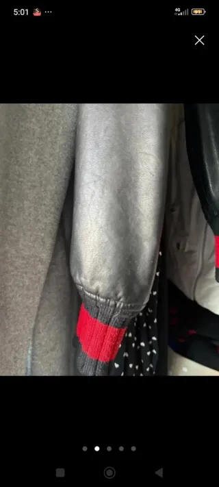 Chaqueta cuero artificial bordada flores