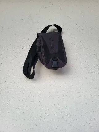 Bolso urbano gris y negro