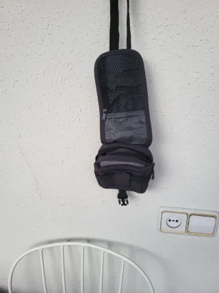 Bolso urbano gris y negro