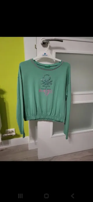 Camiseta Benetton niña M/10 verde con brillos