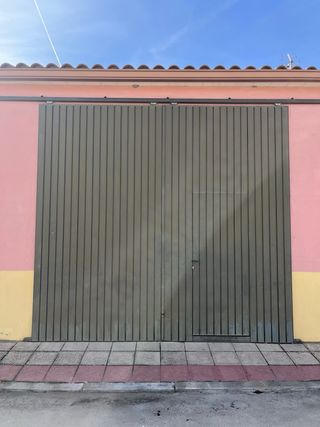 Puerta para nave o trasera