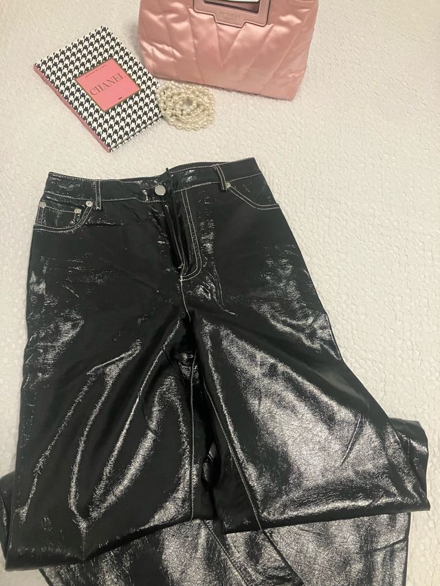 Pantalón efecto piel negro