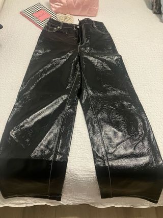 Pantalón efecto piel negro