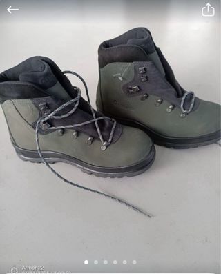 Botas de montaña verdes