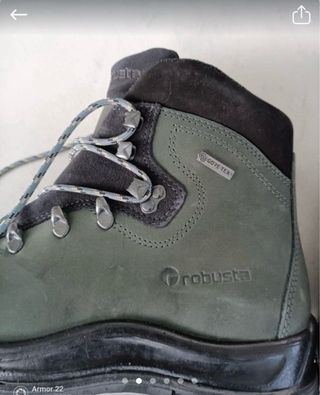 Botas de montaña verdes