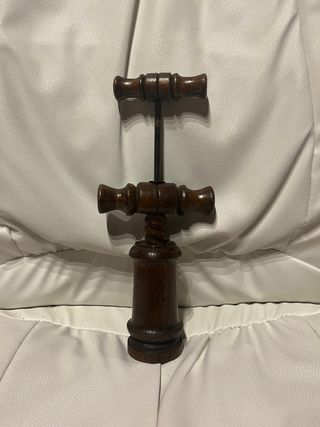 Vecchio cavatappi in legno