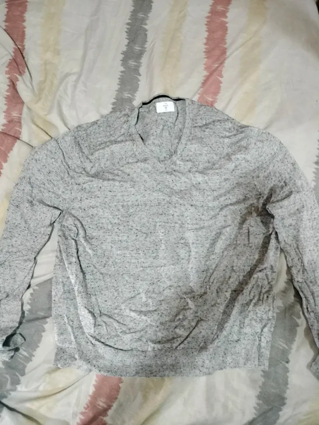 Jersey basic gris jaspeado cuello pico