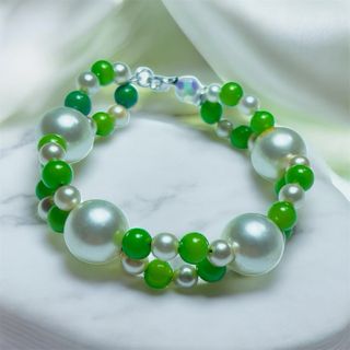 Pulsera elegante perlas verdes y blancas