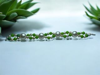 Pulsera elegante perlas verdes y blancas