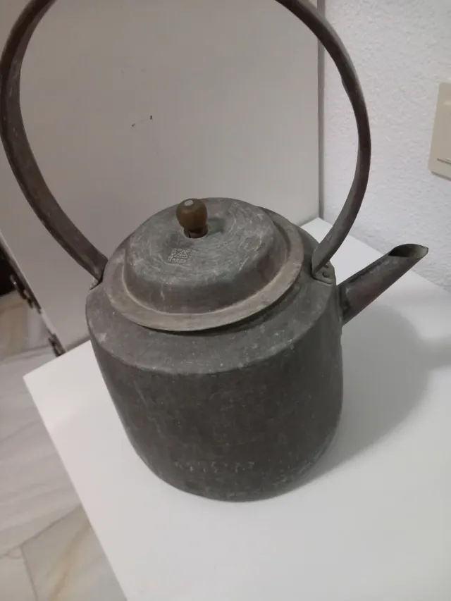 Tetera de cobre antigua