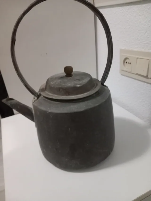 Tetera de cobre antigua