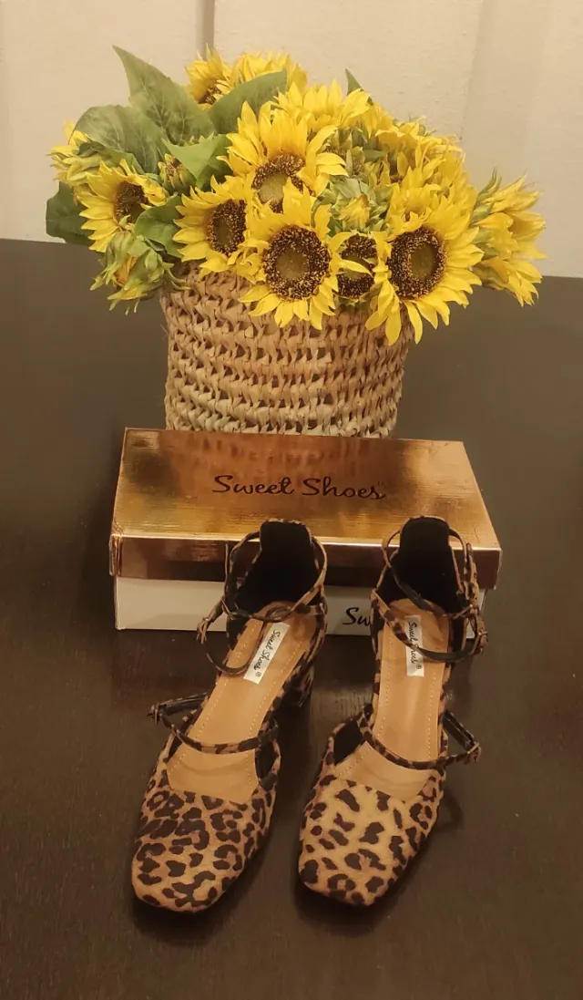 Zapatos de tacón con estampado de leopardo