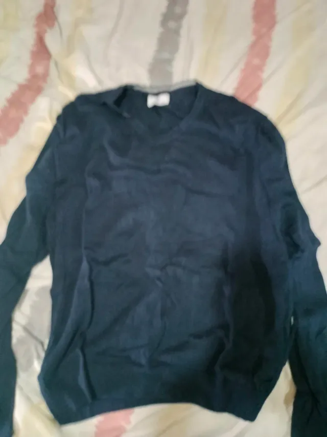 Jersey básico azul fuerte cuello pico