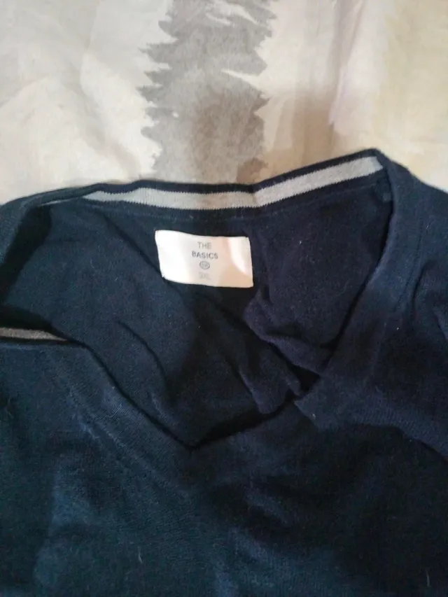 Jersey básico azul fuerte cuello pico