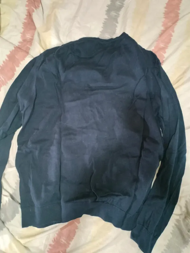 Jersey básico azul fuerte cuello pico